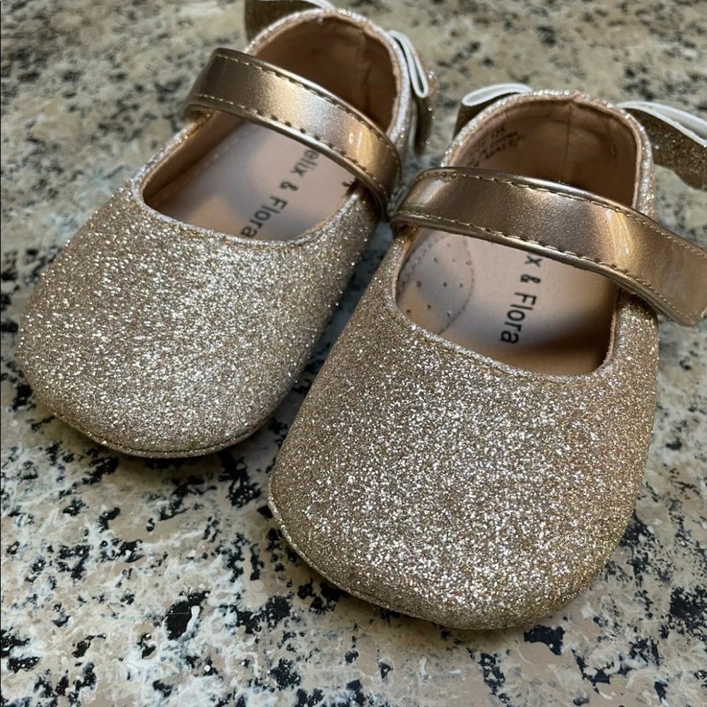 Felix & Flora 12-18m. Gold Crib shoes